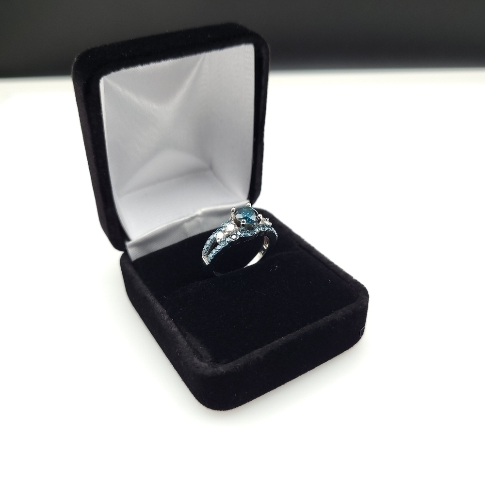 Blue Diamond Engagement Ring. - Picture 12 of 15